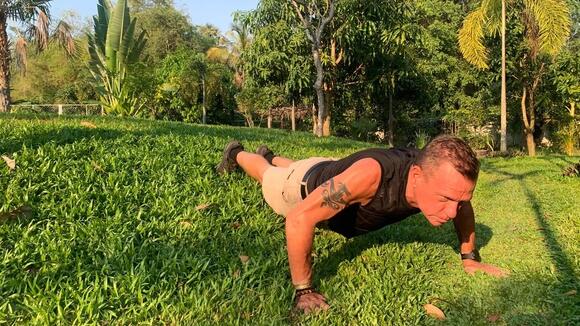 Push-ups in nature and the sun! Photo by Rob Hourmont