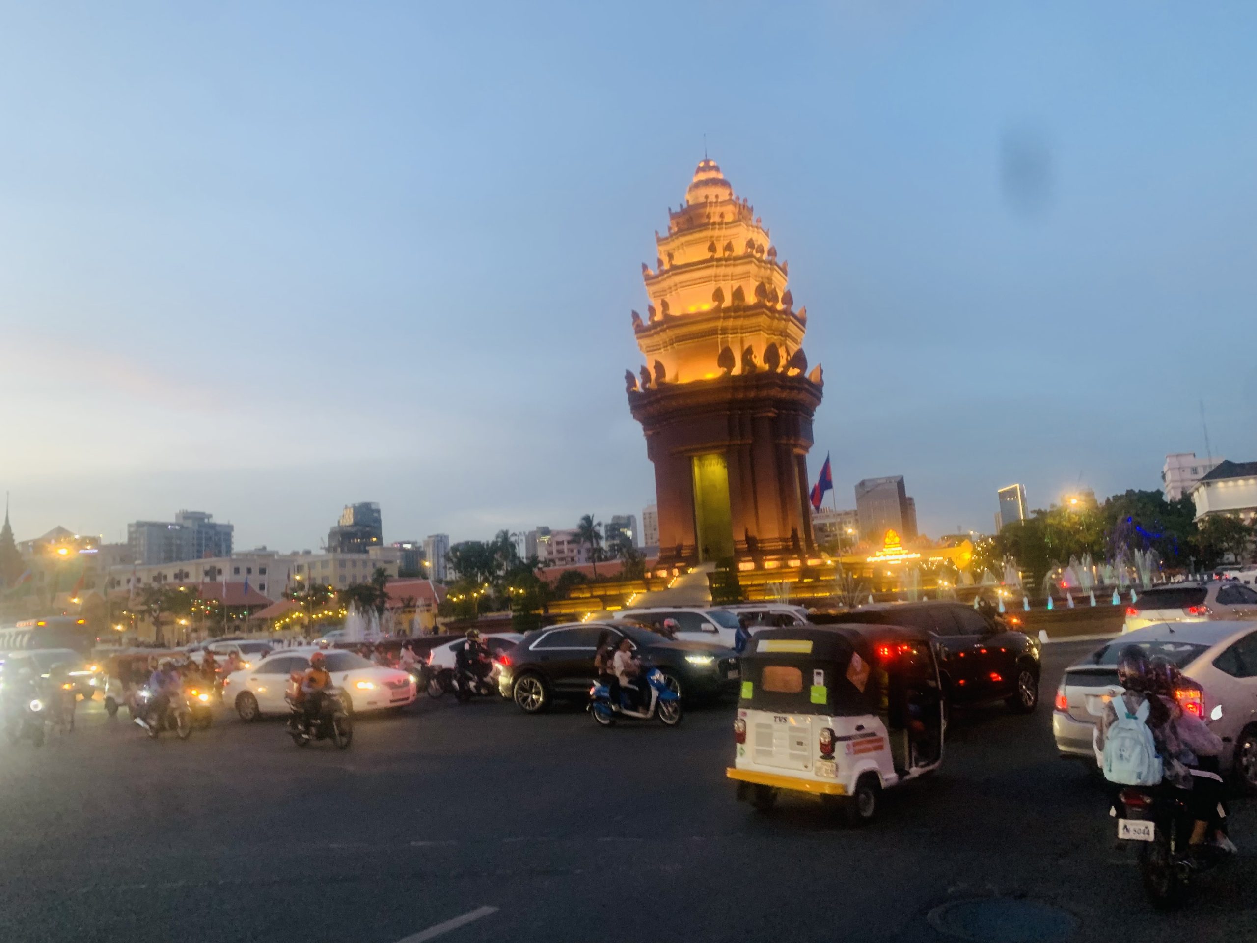 The very busy Independence Monument Roundabout. Photo by rob Hourmont